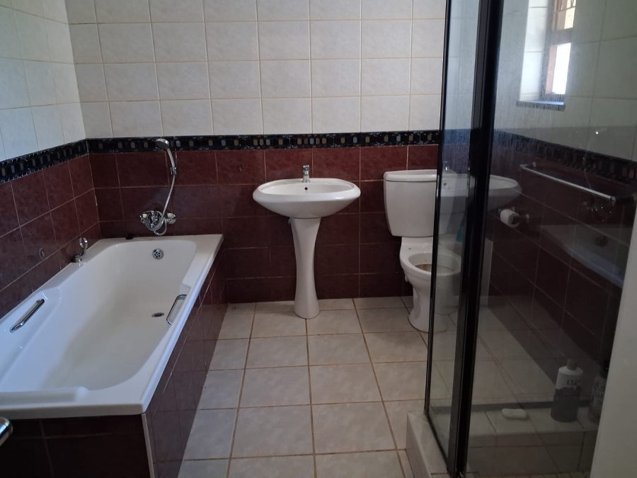 To Let 3 Bedroom Property for Rent in Selborne Eastern Cape